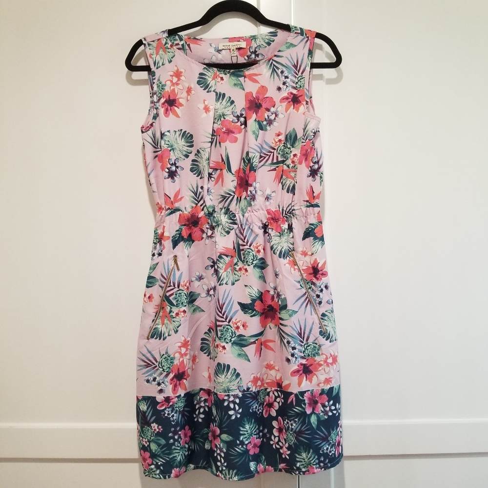 NWT Beautiful hibiscus print mini dress M/L